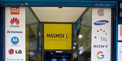 Cartel de un distribuidor de MásMóvil.