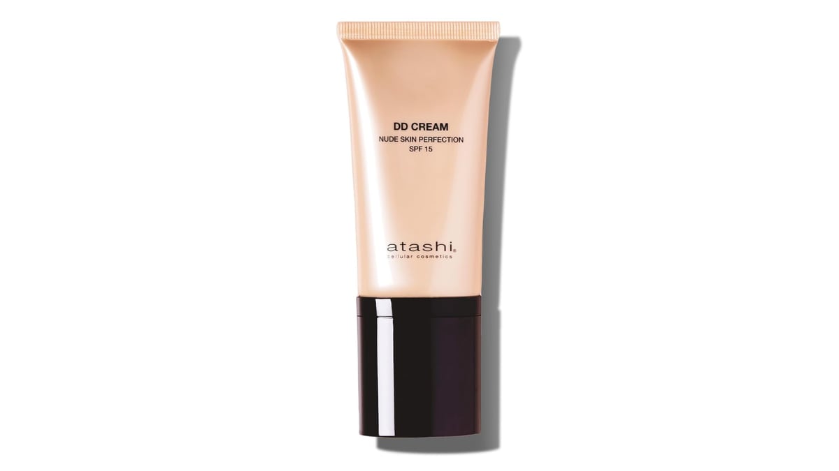 Crema antiedad con color DD Cream SPF15 Atashi.