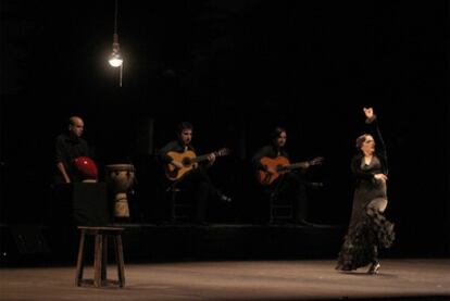 La bailaora Eva Yerbabuena en su espectáculo de ayer en Madrid en los Jardines de Sabatini. Un espectaculo enérgico