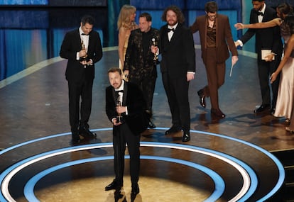 Gints Zilbalodis da un discurso al recibir el Oscar por mejor película animada, el 2 de marzo en Los Ángeles, California.