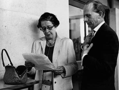 Hannah Arendt en Jerusalén, en 1961, durante el juicio al oficial de la SS Adolf Eichmann. 