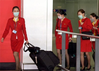 Un grupo de azafatas de la compañía de Hong Kong Cathay Pacific Airways.