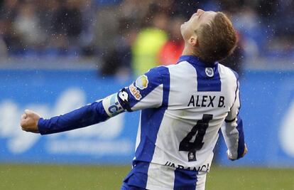 Álex Bergantiños celebra el triunfo del Deportivo.