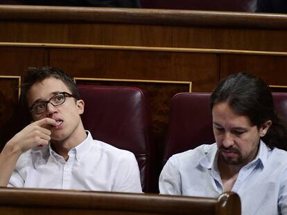Pablo Iglesias e Íñigo Errejón en el Congreso de los Diputados
 
 
 ________________________________________
 
