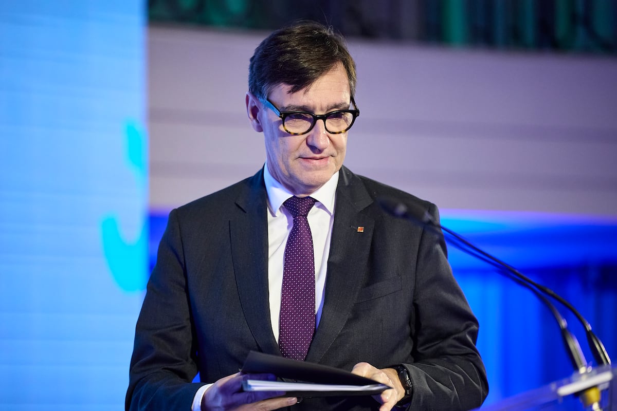 Salvador Illa sale de la UCI tras pasar una buena noche y evolucionar favorablemente