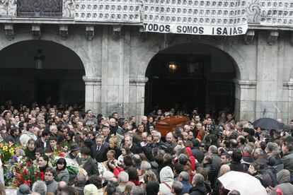 Funeral por Isaías Carrasco en Mondragón, el 8 de marzo de 2004.