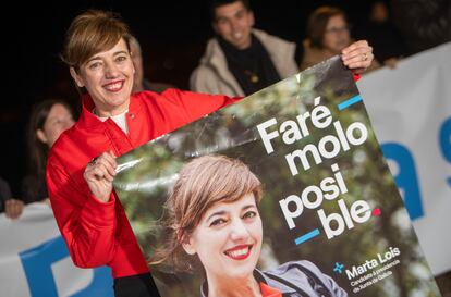 La candidata de Sumar a la presidencia de la Xunta, Marta Lois, posa este jueves, durante el inicio de campaña de Sumar en Cangas do Morrazo, en Pontevedra.