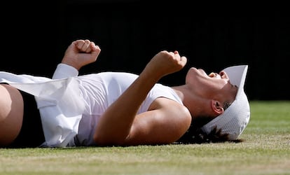 Swiatek celebra el triunfo contra Anisimova, este sábado en el All England Club.