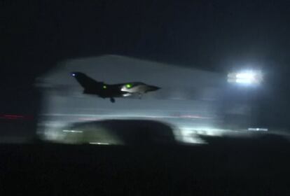 Quatre avions de combat 'Tornados' de les Forces Aèries britàniques (RAF) van participar en un "atac reeixit" a Síria contra una instal·lació d'emmagatzematge militar del règim de Bachar Al-Asad, segons va confirmar un portaveu del ministeri de Defensa del Regne Unit.