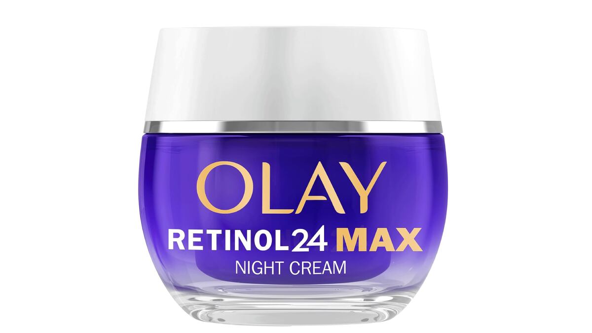 Crema de noche con retinol para el rostro, de Olay.