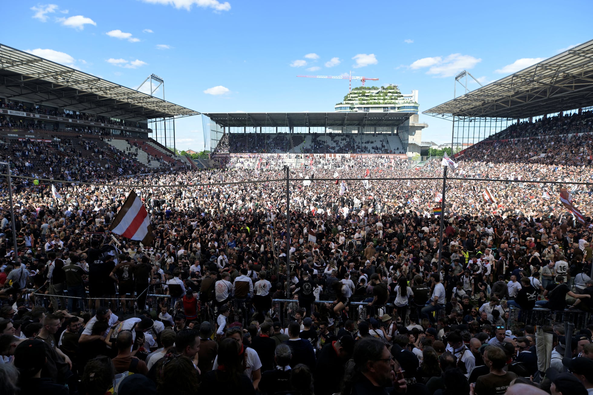 St. Pauli, the ‘kult’ team that admires Che Guevara and the Zapatistas, returns to Germany’s