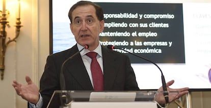 El presidente de Mapfre, Antonio Huertas, durante su intervención en el curso de la UIMP de Santander.