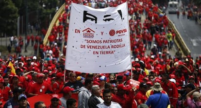 Simpatizantes del presidente Nicol&aacute;s Maduro marcharon este martes en Caracas.