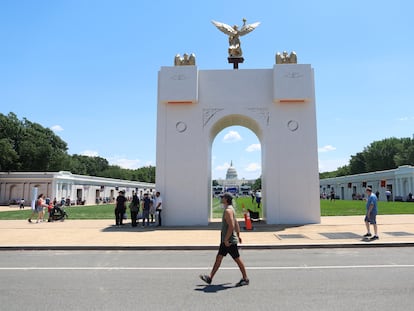 Arco de triunfo de la Gran Feria Estatal, en el National Mall de Washington, este jueves.