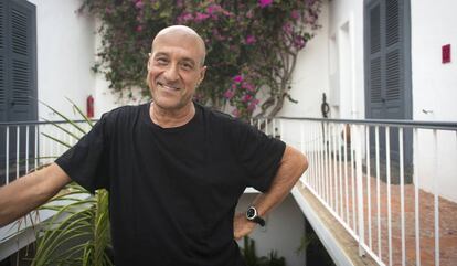 Jay Hernández, en su recién estrenado hotel Siki Río de Saint Louis (Senegal). 