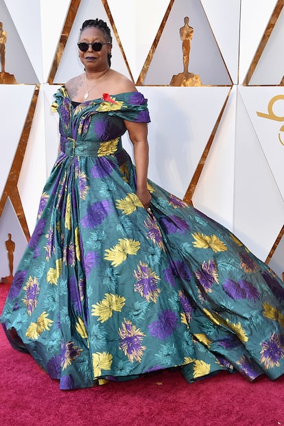 Whoopi Goldberg eligió un diseño floral de Christian Siriano.