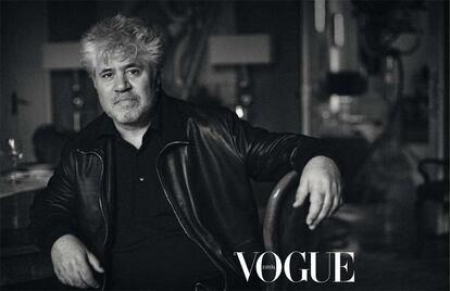 Pedor Almodóvar hace una excepción y posa a petición de Pe. De su otro gran amigo Bono, dice: "Es brillante, solo los que le conocen saben hasta que punto  se deja la piel en ayudar a los demás. No solo tiene ideas geniales, las pone en marcha con muchos trabajo y esfuerzo".