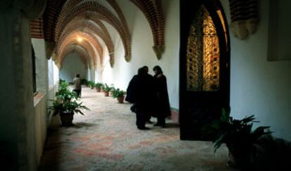 Pasillo del claustro interior del monasterio de Sant Jeroni.