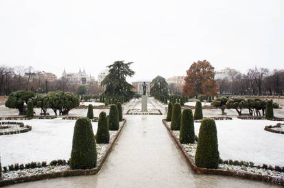 El jardín del parterre del Retiro, cuyo trazado, a pesar de haber sido muy alterado en tiempos de Isabel II, es muy similar al diseñado por Carlier en una de sus propuestas.