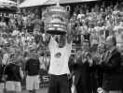 B 34241 - (30.4.2000) - Color - Tenis Final Trofeo Conde Godó - Ganador : Marat Safin - Foto : Jordi Roviralta -