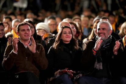 Inés Arrimadas junto a Albert Rivera durante el cierre de campaña de Ciudadanos en Barcelona.