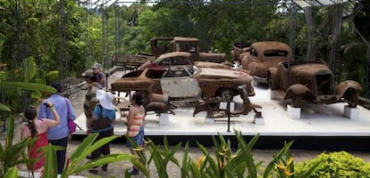 Restos dos carros de Pablo Escobar na fazenda Nápoles.