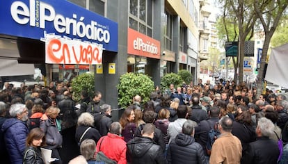 Trabajadores de Zeta protestan el año pasado ante la sede de 'El Periódico'