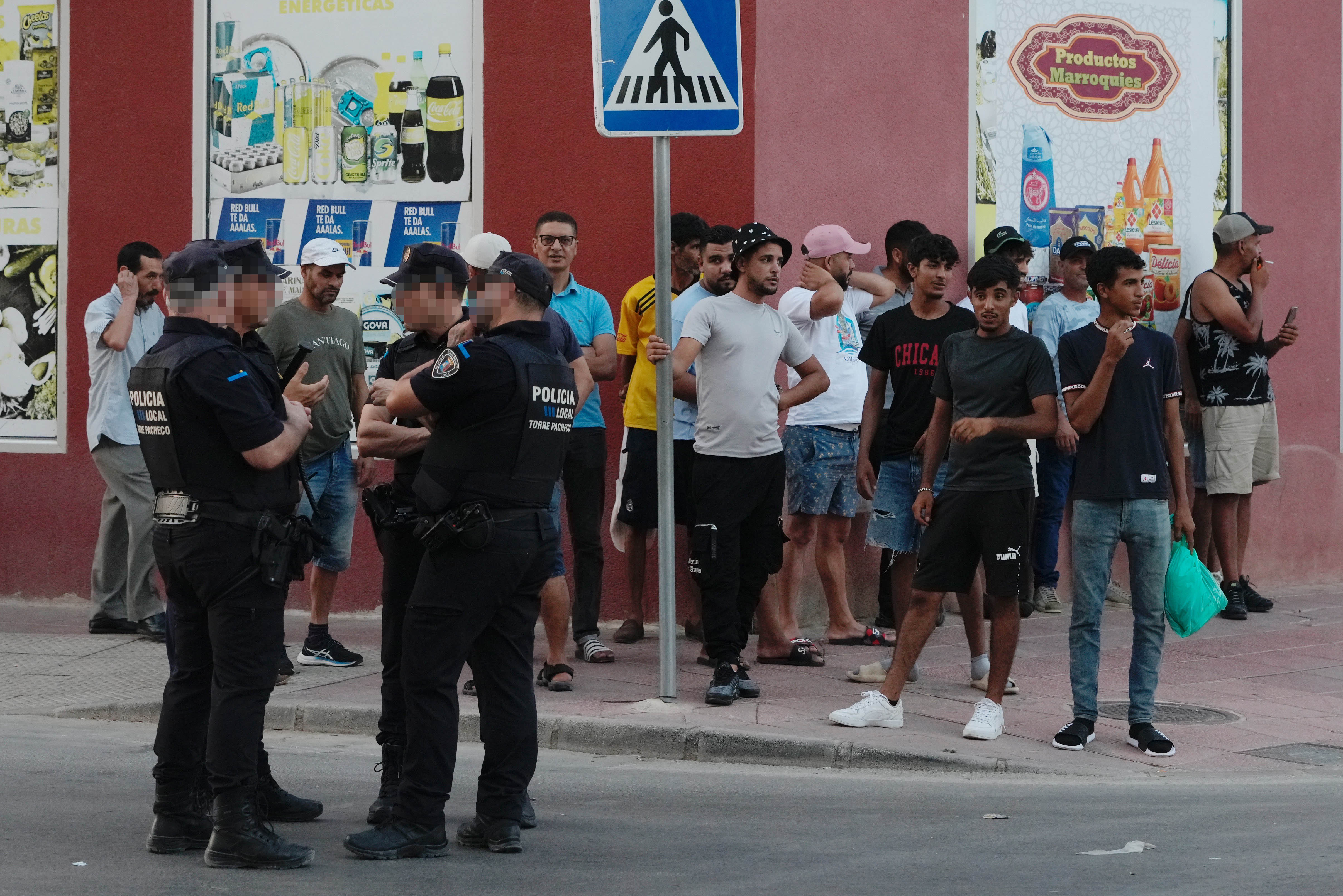 Torre Pacheco se atrinchera en el miedo por la “cacería” a inmigrantes: “No hay paz para nadie”