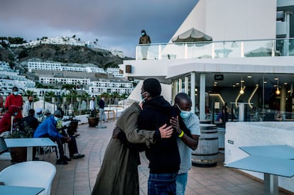 Unn Tove Saetran hugs one of the migrants staying at Puerto Calma hotel.