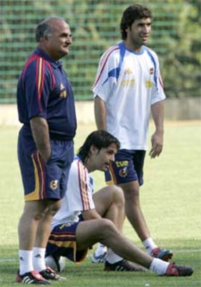 Iñaki Sáez, Morientes y Raúl, durante una de las sesiones de ayer.