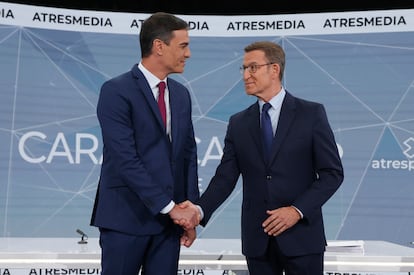 Pedro Sánchez y Alberto Núñez Feijóo, en el debate electoral de 2023. 