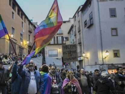 Acto de repulsa por la agresión homofóbica que se produjo la madrugada del domingo a la salida de una discoteca de la población de Berga.