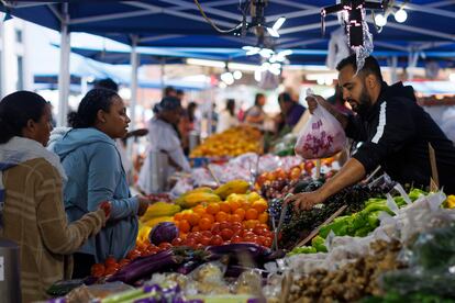 Un mercado callejero en Boston, Massachusetts, en una imagen de agosto pasado.