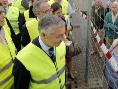 José Blanco, durante su visita a las obras del AVE en Santiago de Compostela.