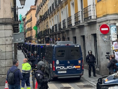 Despliegue policial para el desalojo del narcopiso de la calle Juanelo, este 2 de abril de 2025.