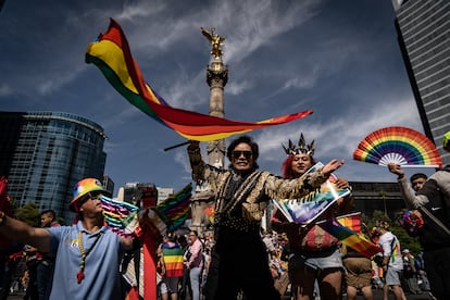 Asistentes a la marcha por el orgullo LGTB+ en Ciudad de México.