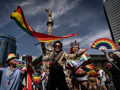 Asistentes a la marcha por el orgullo LGTB+ en Ciudad de México.