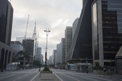 Avenida Paulista, o símbolo de São Paulo, vazia.