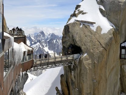 El mirador del pico Aiguille du Midi, en los Alpes franceses.