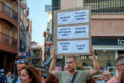 Concentración Jenni Hermoso en Plaza de la Aurora de Motril