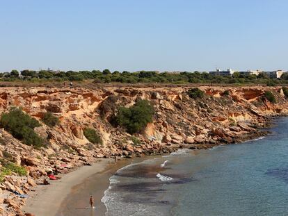 Una perspectiva de Cala Mosca, en Orihuela (Alicante), tomada esta semana.