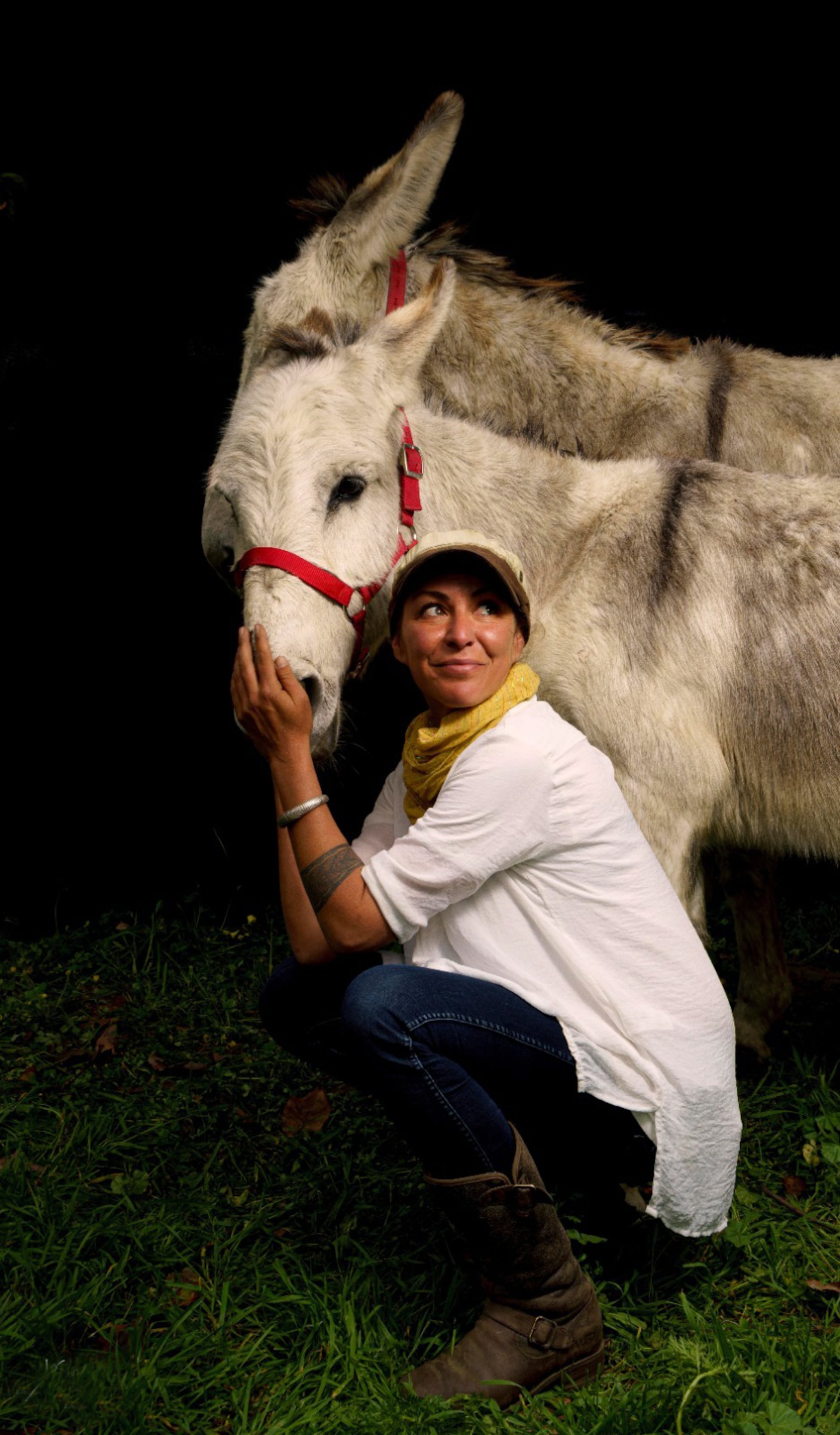 Donkey Dreamland: La mujer que dedica su vida a dar una segunda oportunidad  a burros maltratados | Qué mueve a... | Planeta Futuro | EL PAÍS