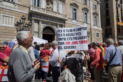 Concentración de la Coordinadora por Tabarnia en protesta por el nombramiento de Quim Torra.