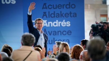El líder del PP, Alberto Núñez Feijóo, durante un acto de campaña el pasado 5 de abril, en Vitoria.