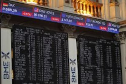 Monitores informativos en la bolsa de Madrid. 