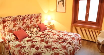 Una de las cinco habitaciones del chalé. Captura de un video promocional de Sauber Real State publicado en Youtube. 