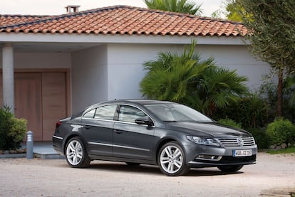 Nuevo frontal y trasera para el VW CC 2012, la berlina con línea deportiva basada en el Passat.