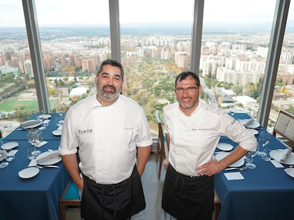 Sergio Ortiz de Zárate y Beñat Ormaetxea, en el restaurante Élkar.