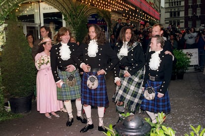 The band Wet Wet Wet, which became extremely popular thanks to the soundtrack of 'Four Weddings and a Funeral,' at the premiere of the film.