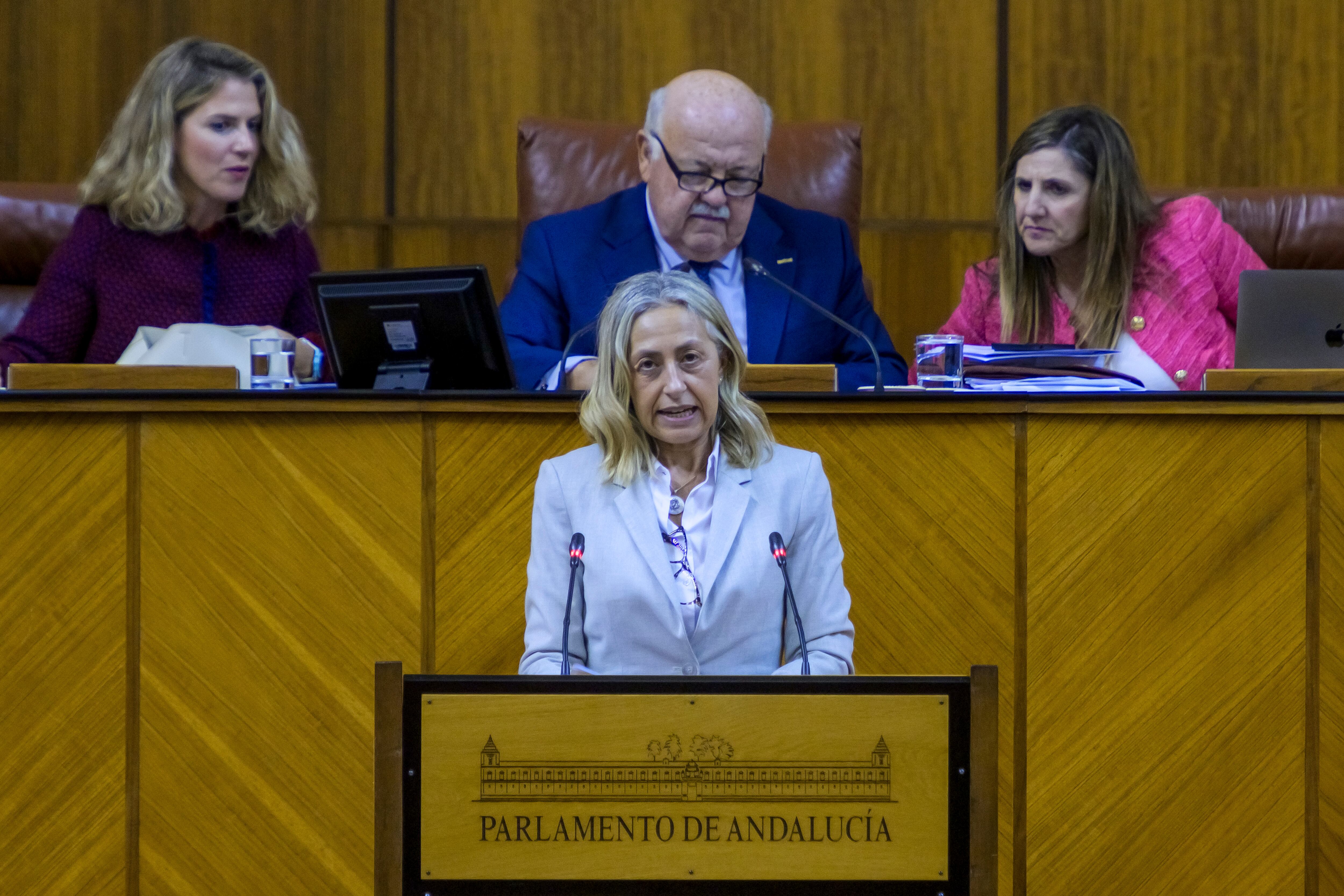 La consejera andaluza de Salud se ampara en la pandemia para eludir los informes desfavorables de la Intervención sobre los contratos de emergencia 